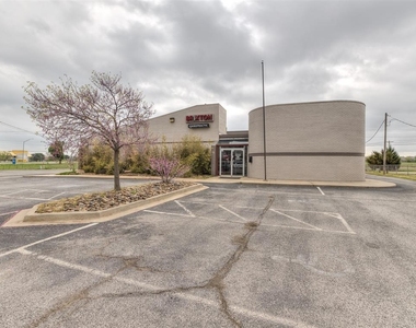 7304 N Comanche Avenue - Photo Thumbnail 2