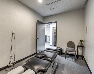 7304 N Comanche Avenue - Photo Thumbnail 40