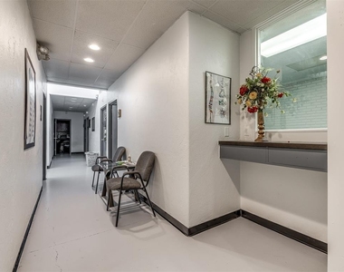 7304 N Comanche Avenue - Photo Thumbnail 14