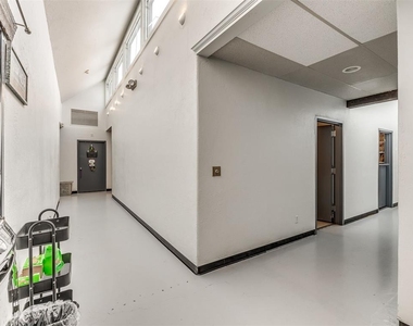 7304 N Comanche Avenue - Photo Thumbnail 21