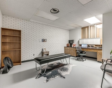 7304 N Comanche Avenue - Photo Thumbnail 15