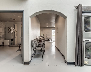 7304 N Comanche Avenue - Photo Thumbnail 30