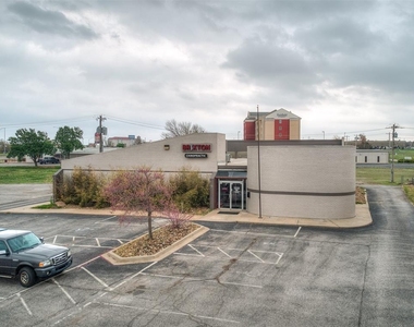 7304 N Comanche Avenue - Photo Thumbnail 1