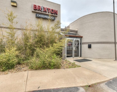 7304 N Comanche Avenue - Photo Thumbnail 6