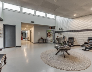 7304 N Comanche Avenue - Photo Thumbnail 13
