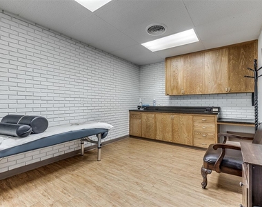 7304 N Comanche Avenue - Photo Thumbnail 18