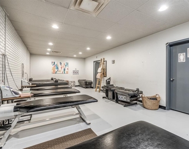 7304 N Comanche Avenue - Photo Thumbnail 32