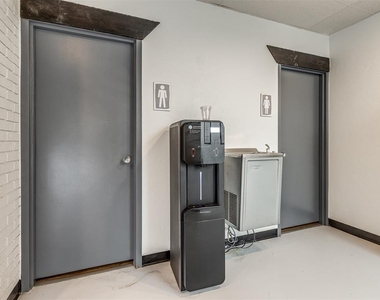 7304 N Comanche Avenue - Photo Thumbnail 10