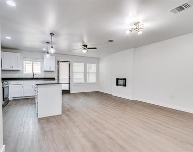 13000 Nw 3rd Court - Photo Thumbnail 8