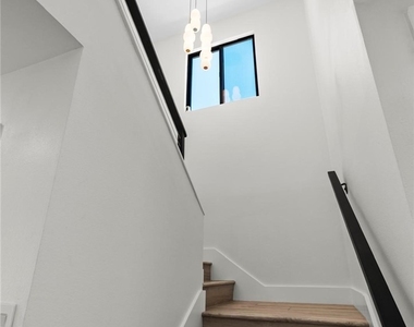 19701 Blythe Street - Photo Thumbnail 27