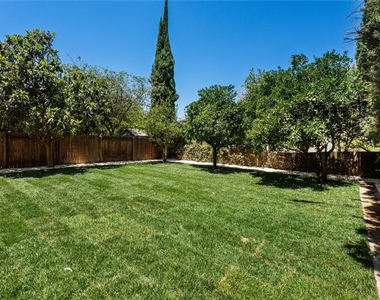 19701 Blythe Street - Photo Thumbnail 2
