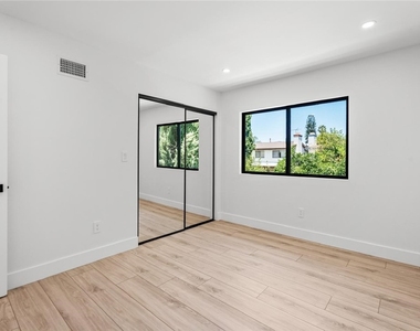 19701 Blythe Street - Photo Thumbnail 22
