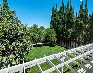 19701 Blythe Street - Photo Thumbnail 5