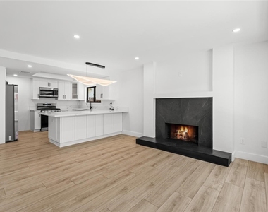19701 Blythe Street - Photo Thumbnail 11