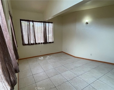 1349 Walnut Avenue - Photo Thumbnail 4