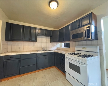 1349 Walnut Avenue - Photo Thumbnail 2