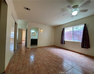 1349 Walnut Avenue - Photo Thumbnail 9