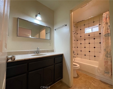1349 Walnut Avenue - Photo Thumbnail 10