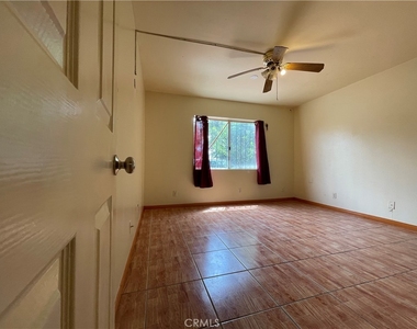 1349 Walnut Avenue - Photo Thumbnail 5