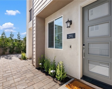 291 Heartland Way - Photo Thumbnail 3