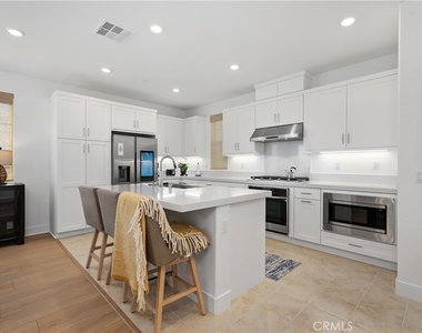 291 Heartland Way - Photo Thumbnail 15