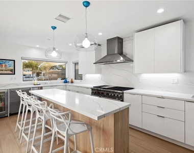 1576 E Ocean Boulevard - Photo Thumbnail 6