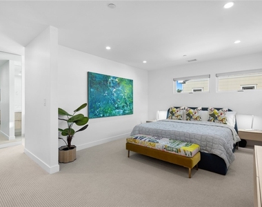 1576 E Ocean Boulevard - Photo Thumbnail 8