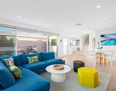 1576 E Ocean Boulevard - Photo Thumbnail 2