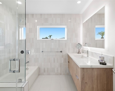 1576 E Ocean Boulevard - Photo Thumbnail 11