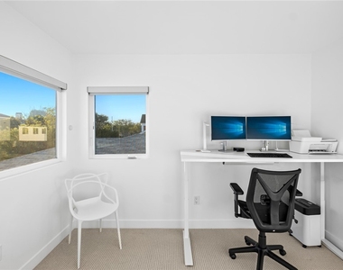 1576 E Ocean Boulevard - Photo Thumbnail 17