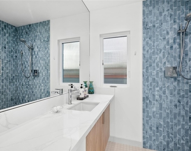 1576 E Ocean Boulevard - Photo Thumbnail 14