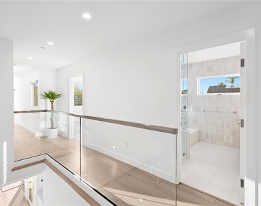 1576 E Ocean Boulevard - Photo Thumbnail 7
