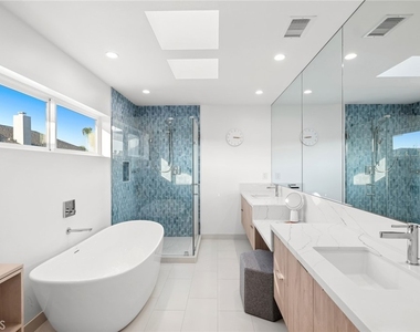 1576 E Ocean Boulevard - Photo Thumbnail 9