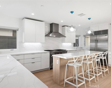 1576 E Ocean Boulevard - Photo Thumbnail 5