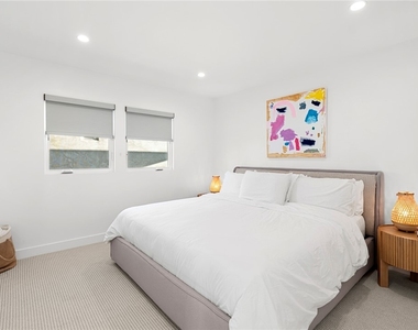 1576 E Ocean Boulevard - Photo Thumbnail 12