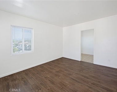 2770 Marengo - Photo Thumbnail 2