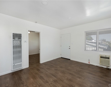 2770 Marengo - Photo Thumbnail 3