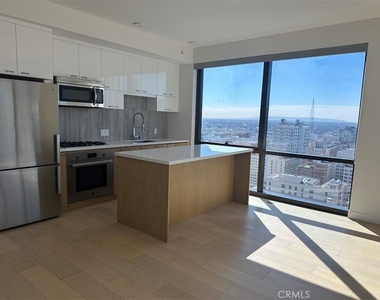 400 S Broadway - Photo Thumbnail 2