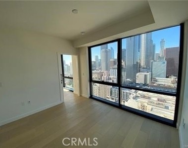 400 S Broadway - Photo Thumbnail 3