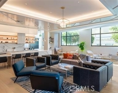 400 S Broadway - Photo Thumbnail 16