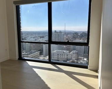 400 S Broadway - Photo Thumbnail 4