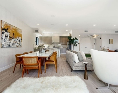 137 N Doheny Drive - Photo Thumbnail 19