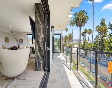 137 N Doheny Drive - Photo Thumbnail 13