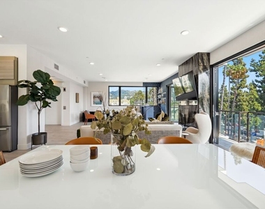 137 N Doheny Drive - Photo Thumbnail 15