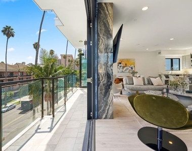 137 N Doheny Drive - Photo Thumbnail 14