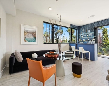 137 N Doheny Drive - Photo Thumbnail 18