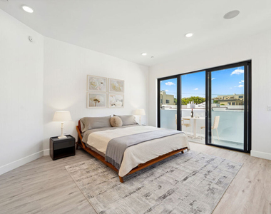 137 N Doheny Drive - Photo Thumbnail 28