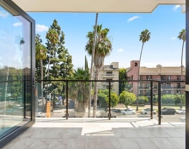 137 N Doheny Drive - Photo Thumbnail 17
