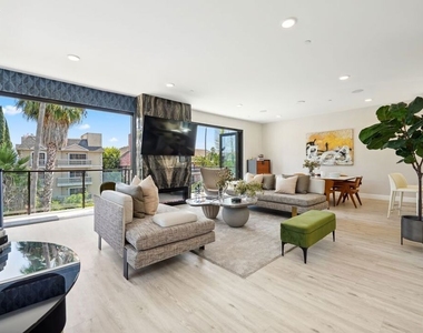 137 N Doheny Drive - Photo Thumbnail 6