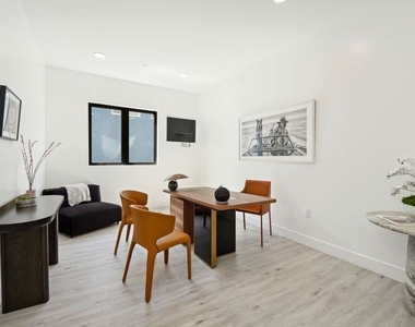 137 N Doheny Drive - Photo Thumbnail 20